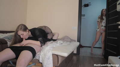 ನಿಷೇಧ! ಡ್ಯಾಡಿ ಫಕ್ ಮಮ್ಮಿಯನ್ನು ನೋಡುವಾಗ ನಾನು ಬರುತ್ತೇನೆ!